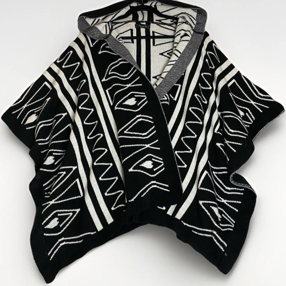 Hooded Open‎ Poncho/Cape Relaxed Fit One Size Black & White Cabincore Boho Style